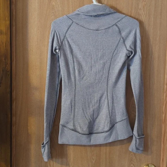 Lululemon Think Fast Pullover - Picture 2 of 4